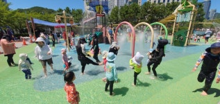 2025.07.25 우주반 민락수변공원물놀이터💦💦 - 2025 행사 및 견학 - 공립 대연어린이집 공립 대연어린이집