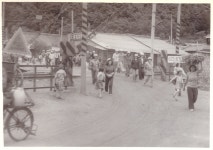 1975년 철암 : 피내골삼거리/경원당약국/건널목 ~ 철암역광장 ~ 남동 - 철암사진과 기록 - 철암도서관 | 이웃과 인정이 있는 철암세상 1975년 철암... 