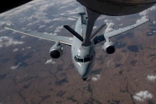 E-7의 E-3 대비 가장 큰 장점은 표적정보 갱신속도 (E-3의 경우 10초) - 항공전 - When Computers Went To Sea E-7의 E-3 대비 가장 큰... 