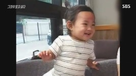 양모가 웃어주자 따라서 활짝 웃는 정인이 - 악플달면 쩌리쩌려버려... 차분한 20대들의 알흠다운 공간 양모가 웃어주자 따라서 활짝 웃는 정인이