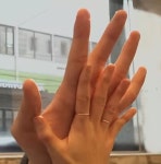일반인 여성과 221cm 김병오의 손 크기 차이 - 엽기사진실 - 이종격투기 일반인 여성과 221cm 김병오의 손 크기 차이