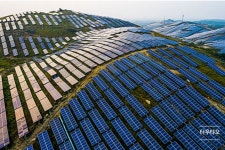 산을 뒤덮은 대륙의 태양광 패널 - 엽기사진실 - 이종격투기 산을 뒤덮은 대륙의 태양광 패널