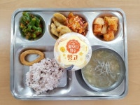 단체급식 비빔만두 만두탕수 jpg. - 악플달면 쩌리쩌려버려 - ＊여성시대＊ 차분한 20대들의 알흠다운 공간 단체급식 비빔만두 만두탕수 jpg.