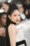 제니 역대 멧갈라 착장 (2023~2025) - 악플달면 쩌리쩌려버려... 차분한 20대들의 알흠다운 공간 제니 역대 멧갈라 착장 (2023~2025)