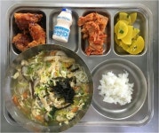 단체급식 양념치킨 jpg. - 악플달면 쩌리쩌려버려 - ＊여성시대＊ 차분한 20대들의 알흠다운 공간 단체급식 양념치킨 jpg.