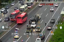 경부고속고로 죽전휴게소 서울방향 차량 전복사고로 정체중 - 인스티즈(instiz) 이슈 카테고리 경부고속고로 죽전휴게소 서울방향 차량... 