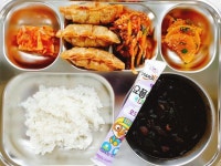 단체급식 비빔만두 만두탕수 jpg. - 악플달면 쩌리쩌려버려 - ＊여성시대＊ 차분한 20대들의 알흠다운 공간 단체급식 비빔만두 만두탕수 jpg.
