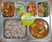 단체급식 부대찌개 jpg. - 악플달면 쩌리쩌려버려 - ＊여성시대＊ 차분한 20대들의 알흠다운 공간 단체급식 부대찌개 jpg.