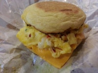 맥도날드 맥모닝중에 존맛이였던 콘치즈에그머핀...jpg - 악플달면... 알흠다운 공간 맥도날드 맥모닝중에 존맛이였던 콘치즈에그머핀...jpg