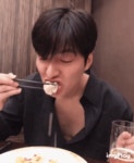 샤오롱바오 먹는 법을 몰랐던 이민호 (움짤있음) - 막이슈 - 쭉빵카페 샤오롱바오 먹는 법을 몰랐던 이민호 (움짤있음)