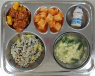 단체급식 볶음밥 jpg. - 악플달면 쩌리쩌려버려 - ＊여성시대＊ 차분한 20대들의 알흠다운 공간 단체급식 볶음밥 jpg.