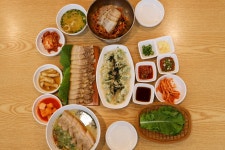 ‘제주도 꼭 가봐야 할 맛집’ 현지인도 재방문율 높다는 제주 맛집 ‘3곳’ 추천 - 제주도여행... 둘레길여행] ‘제주도 꼭 가봐야 할 맛집’... 