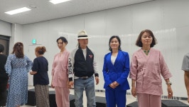 25. 피어라 숯가마 연습중 - 공연 연습 사진 - 신중년 극단 시나브로 25. 피어라 숯가마 연습중