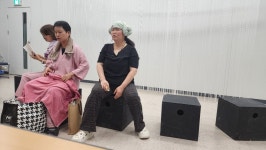 25. 피어라 숯가마 연습중 - 공연 연습 사진 - 신중년 극단 시나브로 25. 피어라 숯가마 연습중