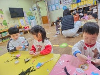 1월2주 미술(숟가락 친구 만들기) - 푸른하늘반이야기 - 향촌하늘숲어린이집 1월2주 미술(숟가락 친구 만들기)