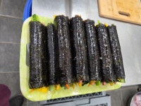 김밥 싸는 흉내를 내는 삼촌 - ◈ 쉼터 이야기 - 자오쉼터 김밥 싸는 흉내를 내는 삼촌