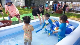 신나는 물놀이🏖 - 👉양지꽃반 2반 (만1세) - 육영 숲 어린이집 신나는 물놀이🏖
