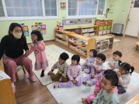 사랑스런 은방울♡ - 👉은방울반(만2세) - 육영 숲 어린이집 사랑스런 은방울♡