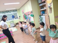 은방울의 즐거운 놀이~2 - 👉은방울반(만2세) - 육영 숲 어린이집 은방울의 즐거운 놀이~2