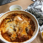 치즈를 꽤 많이 올려준다는 불스떡볶이.......jpg - 웃긴자료 ‥‥‥‥‥、 - 도탁스 (DOTAX) 치즈를 꽤 많이 올려준다는 불스떡볶이.......jpg