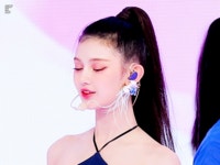 비주얼 레전드 포니테일 뉴진스 다니엘 ㄷㄷ.gif - 웃긴자료 ‥‥‥‥‥、 - 도탁스 (DOTAX) 비주얼 레전드 포니테일 뉴진스 다니엘 ㄷㄷ.gif