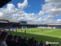 1부 팀들 경기장 보던 사람에게는 충격적인 루턴 타운 홈구장.jpg... (DOTAX) 1부 팀들 경기장 보던 사람에게는 충격적인 루턴 타운 홈구장.jpg