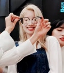 시력이 -5라는 트와이스 다현 안경 - 악플달면 쩌리쩌려버려 - ＊여성시대＊ 차분한 20대들의 알흠다운 공간 시력이 -5라는 트와이스 다현 안경