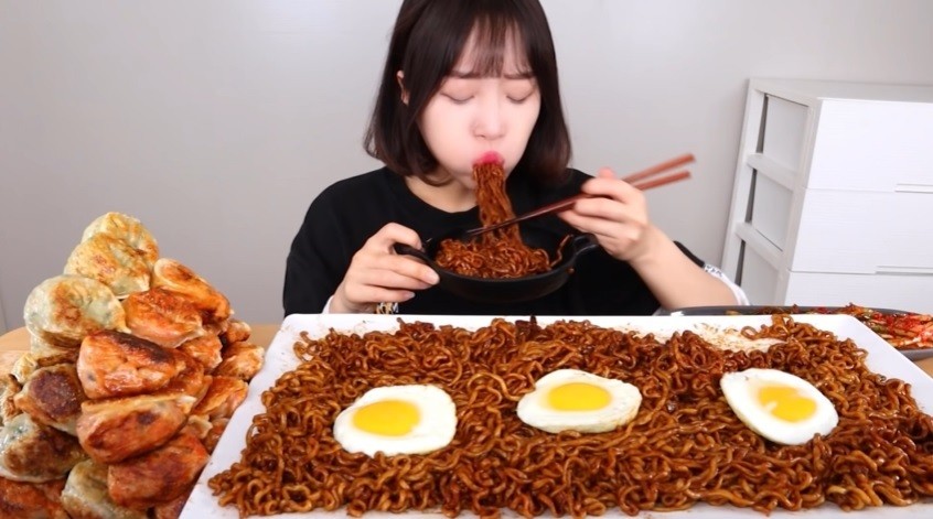 먹방 유튜버 쯔양, 협박 사건으로 유명한 구제역과 주작감별사 구속