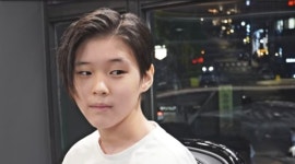 졸업사진 촬영 전날 바버샵에서 머리자른 여자아이 - 웃긴자료 ‥‥‥‥‥、 - 도탁스 (DOTAX) 졸업사진 촬영 전날 바버샵에서 머리자른 여자아이