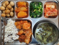 2500원 자율배식 구내식당 인증샷 - 웃긴자료 ‥‥‥‥‥、 - 도탁스 (DOTAX) 2500원 자율배식 구내식당 인증샷