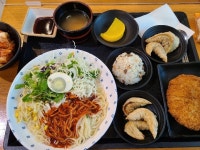흔한 판교 게임회사의 구내식당 면요리 - 악플달면 쩌리쩌려버려... 차분한 20대들의 알흠다운 공간 흔한 판교 게임회사의 구내식당 면요리