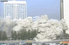 낭만의 시대 90년대 여의도 빌딩 철거현장 - 웃긴자료 ‥‥‥‥‥、 - 도탁스 (DOTAX) 낭만의 시대 90년대 여의도 빌딩 철거현장