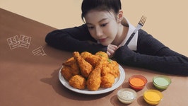 푸라닭X고윤정, 띱띱 크런치 편 - 웃긴자료 ‥‥‥‥‥、 - 도탁스 (DOTAX) 푸라닭X고윤정, 띱띱 크런치 편