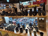 행담도 휴게소에 여주도자기명품관을 개장했어요! - 천화 소식지 - 천화도자기 행담도 휴게소에 여주도자기명품관을 개장했어요!