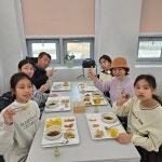 🌱금명 사회봉사단과 함께하는 자연과 함께 걷는 배움 활동에... 사회봉사단과 함께하는 자연과 함께 걷는 배움 활동에 다녀왔습니다 ! - 2