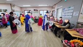 한우리연희예술단 공연 - 　♥ 사진으로보는화인 - 화인케어요양원 한우리연희예술단 공연