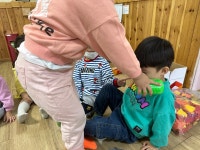 [11월1주] 궁금이 상자 속에서 색깔 캔 꺼내기 - 바다1반 - 일곱색깔어린이집 [11월1주] 궁금이 상자 속에서 색깔 캔 꺼내기