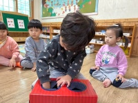 [11월1주] 궁금이 상자 속에서 색깔 캔 꺼내기 - 바다1반 - 일곱색깔어린이집 [11월1주] 궁금이 상자 속에서 색깔 캔 꺼내기