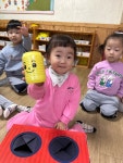 [11월1주] 궁금이 상자 속에서 색깔 캔 꺼내기 - 바다1반 - 일곱색깔어린이집 [11월1주] 궁금이 상자 속에서 색깔 캔 꺼내기