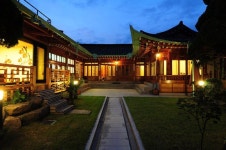 70년된 한옥을 개조한 게스트 하우스 ‘큰대문집 한옥 체험관 | 1boon 70년된 한옥을 개조한 게스트 하우스 ‘큰대문집 한옥 체험관