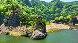 [영상] 풍경에 취해 달이 머물고 달빛에 취해 사람이 머무는 곳 - kakaoTV [영상] 풍경에 취해 달이 머물고 달빛에 취해 사람이 머무는 곳