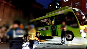 상명대 오르막길서 마을버스 미끄러져…승객 17명 경상 - kakaoTV 상명대 오르막길서 마을버스 미끄러져…승객 17명 경상