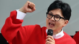 충청 찾은 한동훈 돈 빨아먹고 개폼…삼겹살 먹은 척 - kakaoTV 충청 찾은 한동훈 돈 빨아먹고 개폼…삼겹살 먹은 척