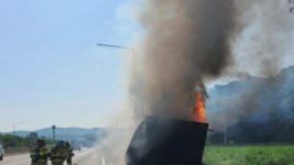 평택고덕나들목 근처 트럭 화재...뒷바퀴 발화 추정 - kakaoTV 평택고덕나들목 근처 트럭 화재...뒷바퀴 발화 추정