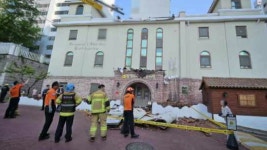 창원 유치원 옥상에 설치된 구조물 추락...인명피해 없어 - kakaoTV 창원 유치원 옥상에 설치된 구조물 추락...인명피해 없어