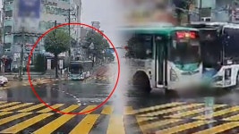 부천 내리막길서 정차 중인 버스 미끄러져…버스간 충돌 - kakaoTV 부천 내리막길서 정차 중인 버스 미끄러져…버스간 충돌