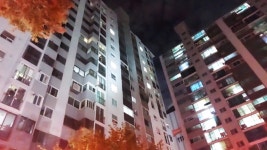 금천구 아파트 10층서 불…연기 흡입 주민들 병원행 - kakaoTV 금천구 아파트 10층서 불…연기 흡입 주민들 병원행
