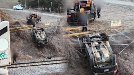 충주서 승용차 3ｍ 아래 철길로 추락…운전자 경상 - kakaoTV 충주서 승용차 3ｍ 아래 철길로 추락…운전자 경상