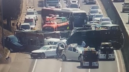 고속도로에서 카캐리어 전복…대전IC 우회 안내 - kakaoTV 고속도로에서 카캐리어 전복…대전IC 우회 안내