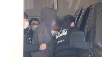 검찰, 서부지법 폭동 '녹색 점퍼남' 징역 4년 구형 - kakaoTV 검찰, 서부지법 폭동 '녹색 점퍼남' 징역 4년 구형